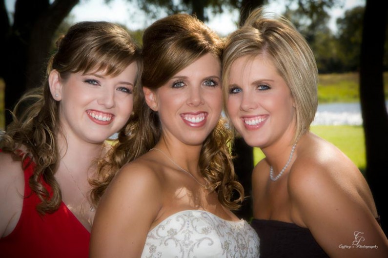 Beautiful bride and her sisters before the wedding at the Phoenix Risin in Columbus.