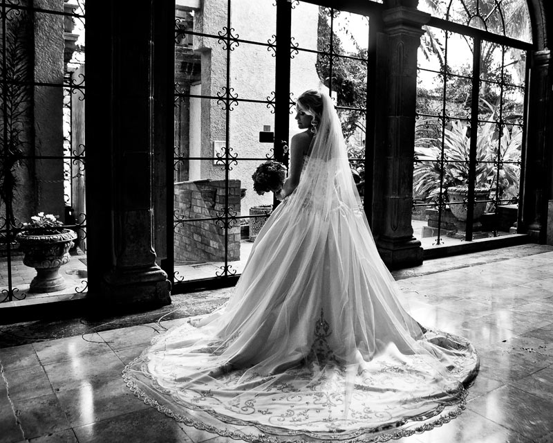 Elegant Houston Bridal Portraits at Las Velas by Caffreys Photography